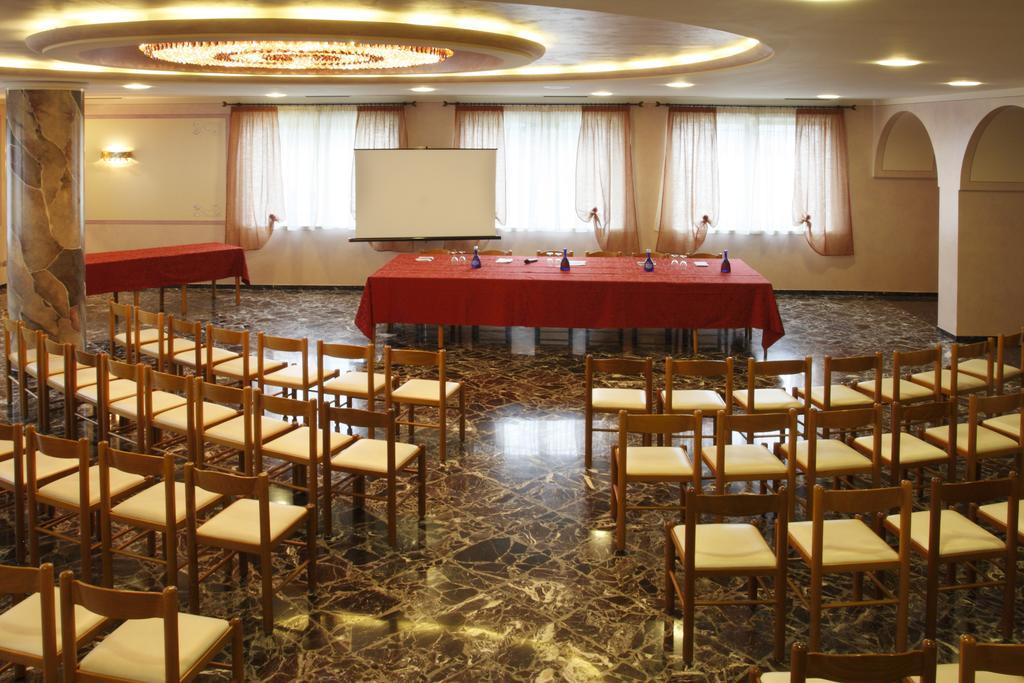 Hotel Castel Lodron Storo Экстерьер фото