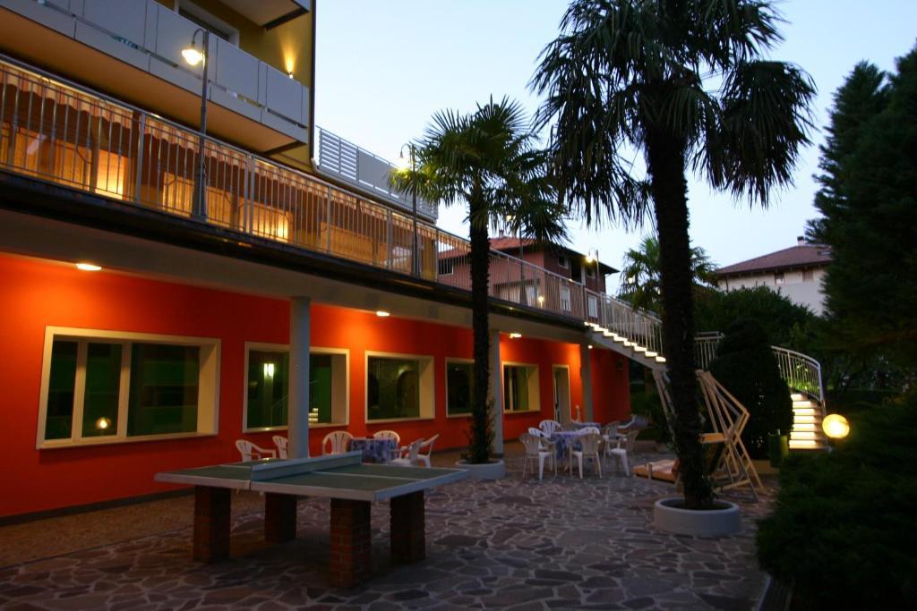 Hotel Castel Lodron Storo Экстерьер фото