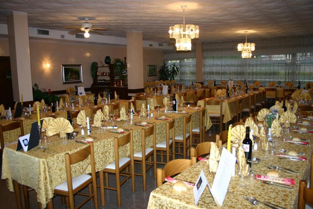 Hotel Castel Lodron Storo Экстерьер фото